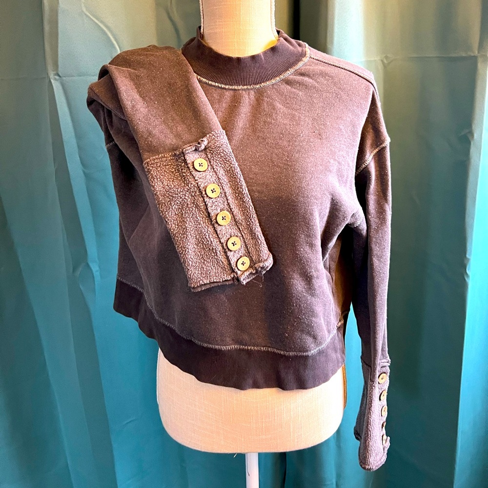 Free People sweatshirt, M, cropped with button detail